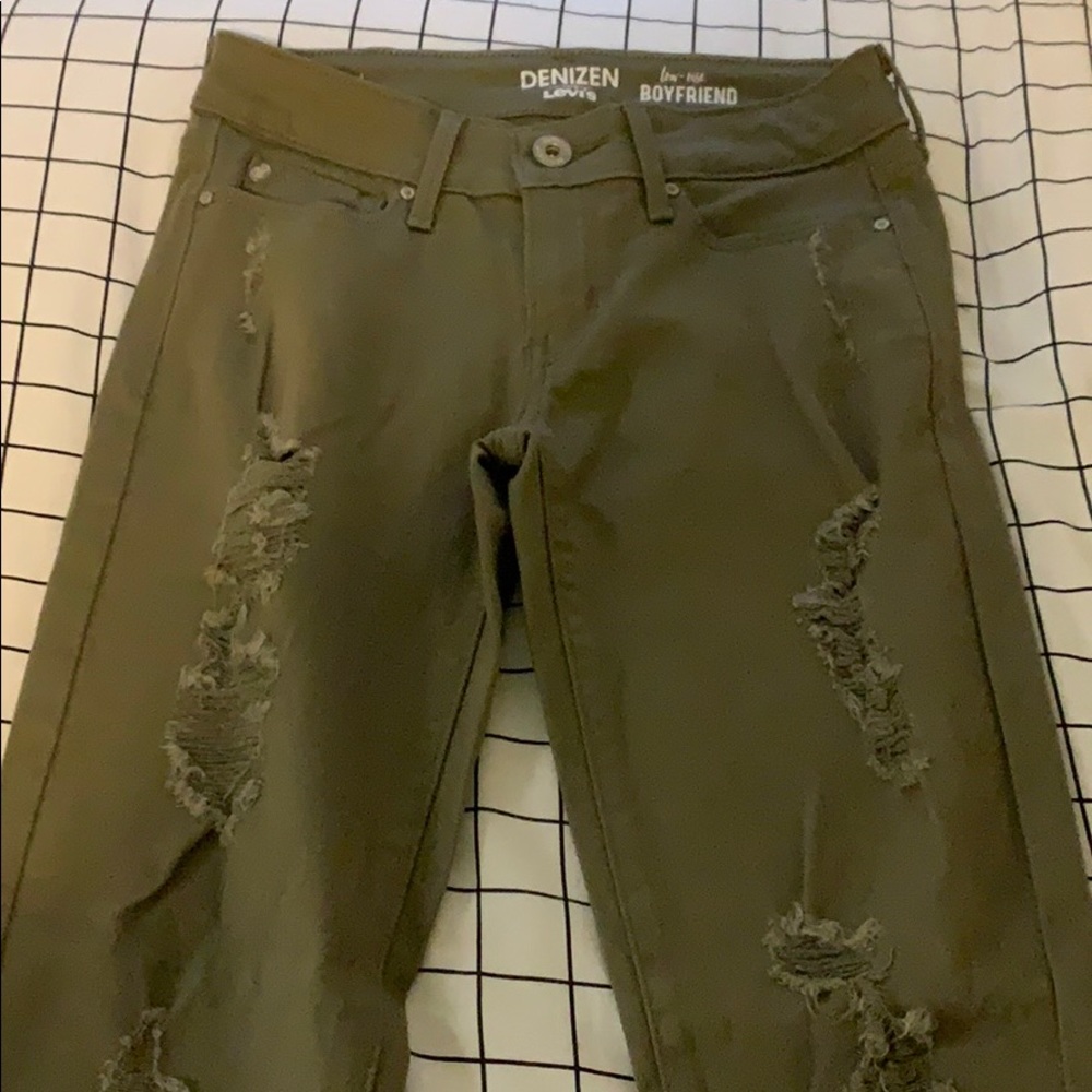levi’s green distressed low rise boyfriend jeans<3